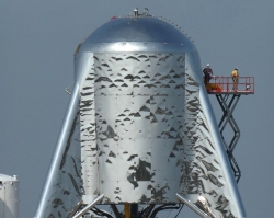 Un balzo verso Marte con il razzo Starhopper di SpaceX
